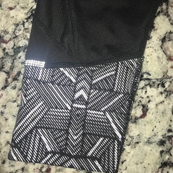 ATHLETA black leggings with geometrical detailing! - Picture 2 of 6